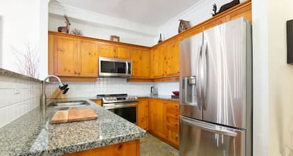 Luxe 4BR - Private HT, Ski In / Out, Parking gratuit