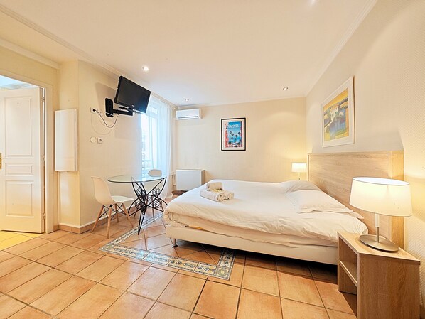 Iron/ironing board, internet, bed sheets - Studio Commandant André 34 by Viva Riviera (Cannes)