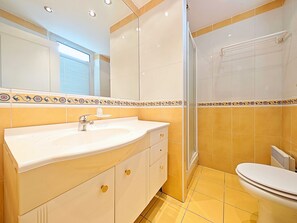 Shower, hair dryer, towels - Studio Commandant André 34 by Viva Riviera (Cannes)