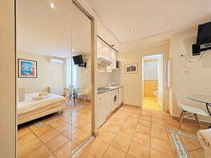 Iron/ironing board, internet, bed sheets - Studio Commandant André 34 by Viva Riviera (Cannes)