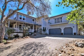 Exterior - The loft of the Papillon cellars (Mariposa)