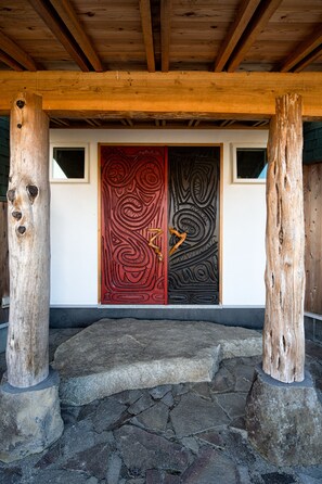 Vista frontal de la propiedad