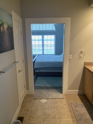 5 bedrooms, in-room safe, free WiFi, bed sheets