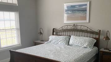 5 bedrooms, in-room safe, free WiFi, bed sheets