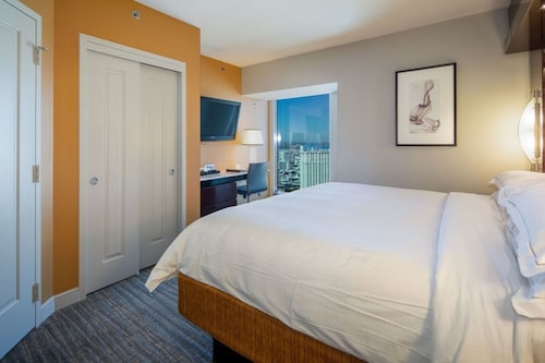 4ベッドルーム4キングスプレミアスイートウィズソファブドエララバイヒルトングランドバケーションズ-センターストリップ