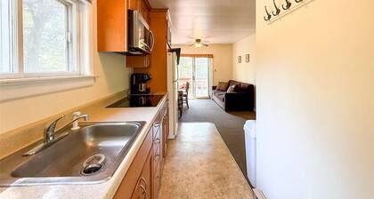 Secluded Lakefront Cottage Near Town Beaches and North Fork Wineries