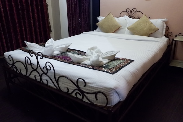 Cortinas blackout, wifi gratis y ropa de cama