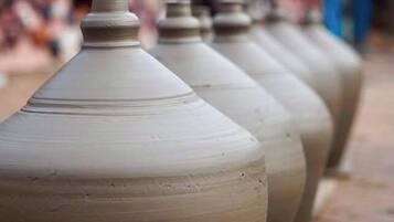 Cortinas blackout, wifi gratis y ropa de cama