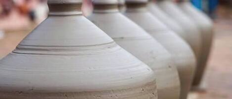 Blackout drapes, free WiFi, bed sheets