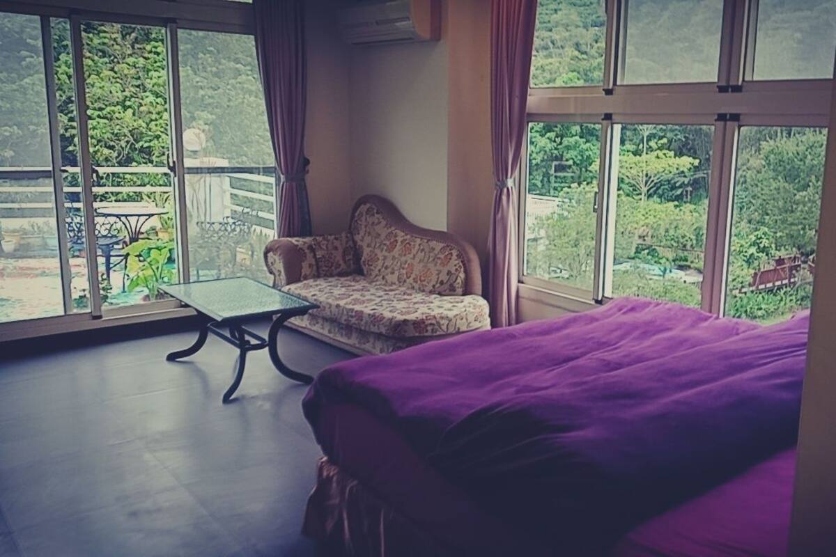 Quarto casal | Escrivaninha, cortinas blackout, Wi-Fi de cortesia, roupa de cama