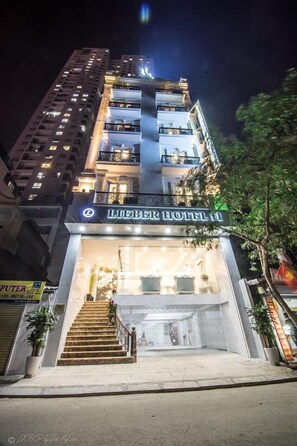 Front of property – evening/night - Lieber Hotel (Hanoi)