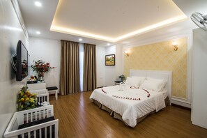 VIP Room | Minibar, in-room safe, desk, soundproofing - Lieber Hotel (Hanoi)