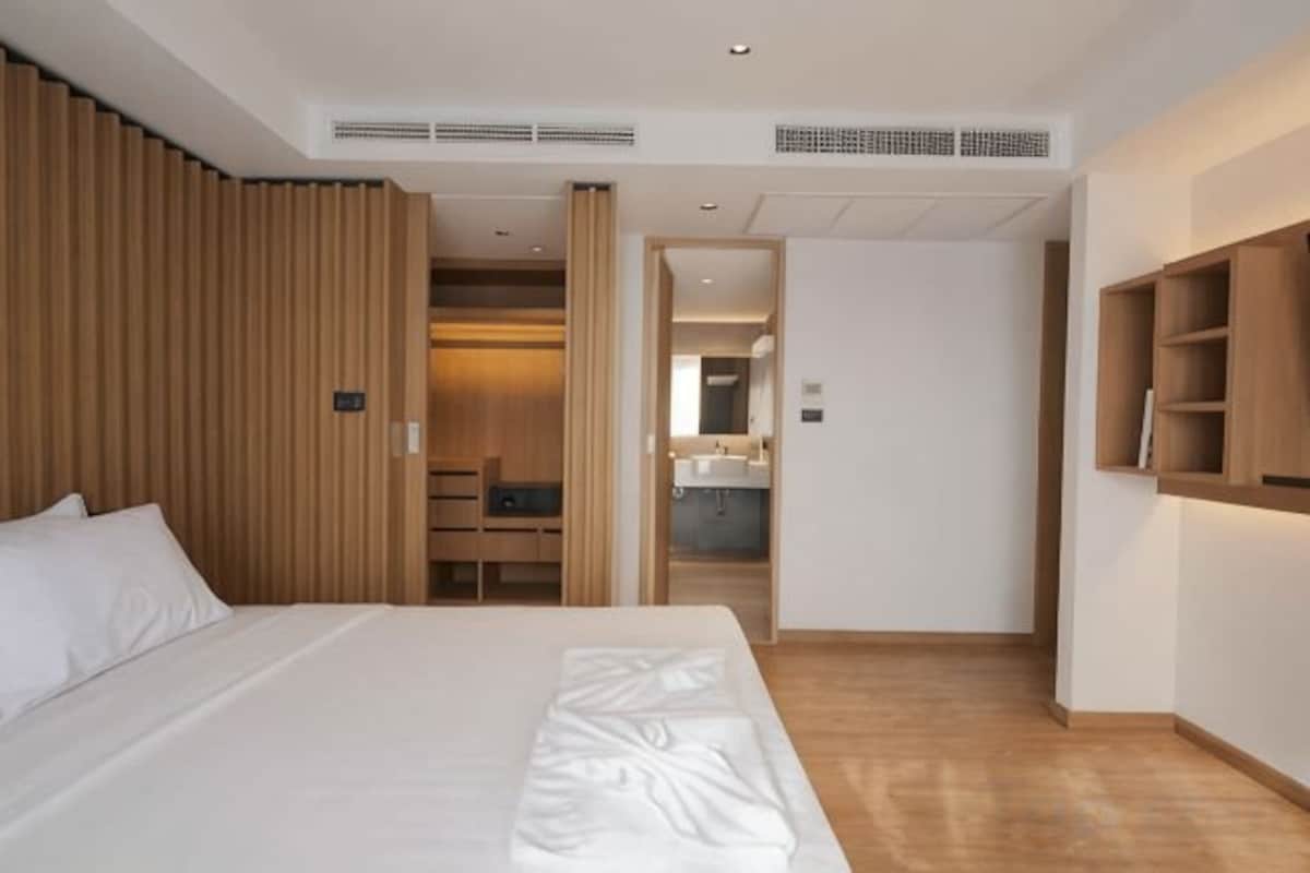 Minibar, in-room safe, desk, blackout drapes