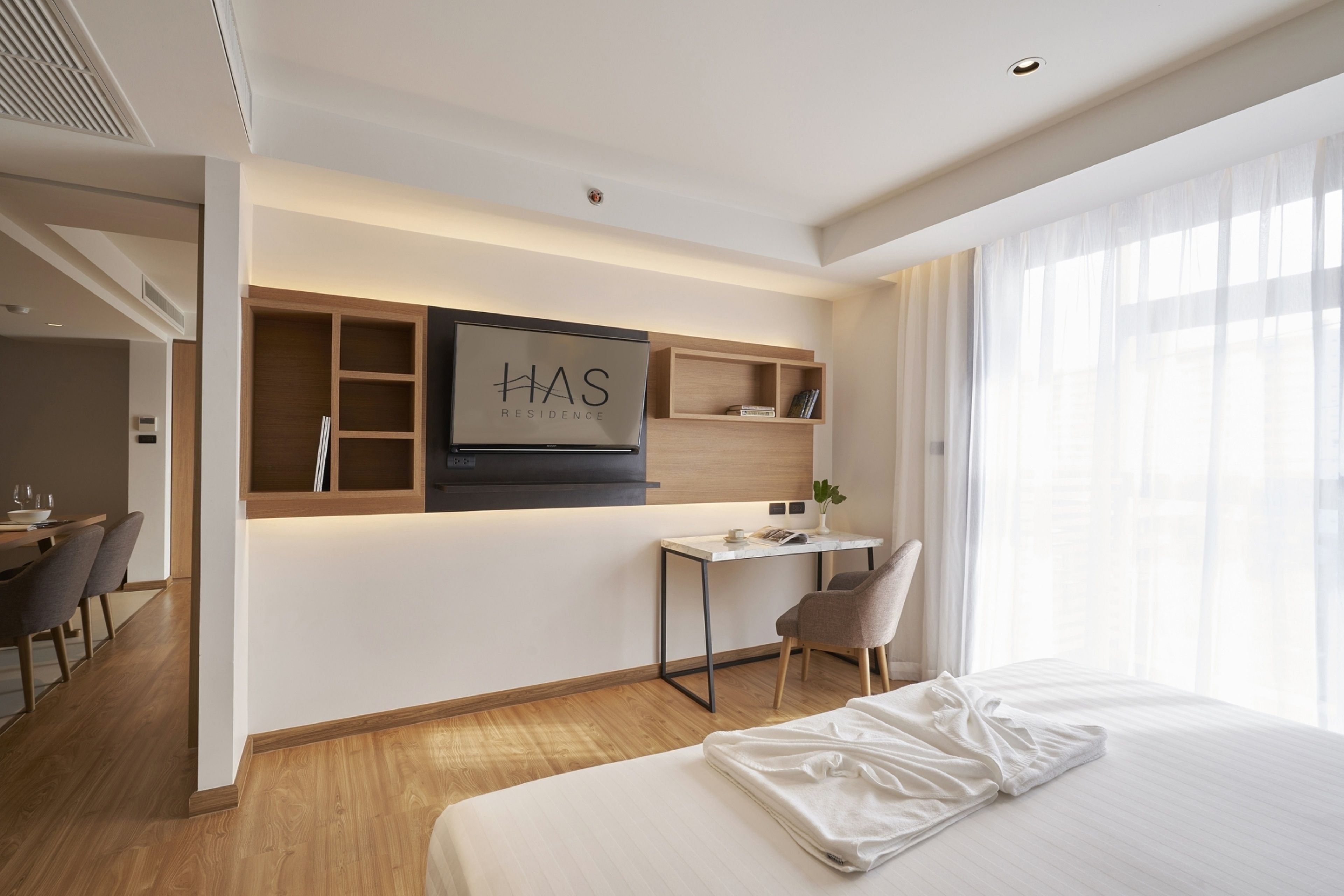 grand suite | minibar, in-room safe, desk, blackout curtains