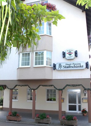 Unclassified image, 2 of 11, button