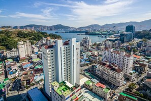 A high-rise building with multiple floors and a rooftop garden. - Residence Hotel Eden Stay (Geoje)
