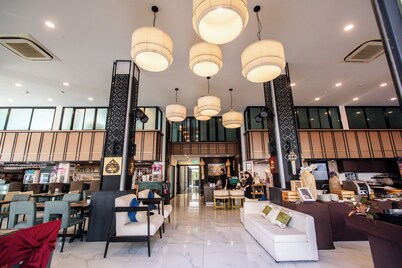 The Experience Walking Street Chiang Mai