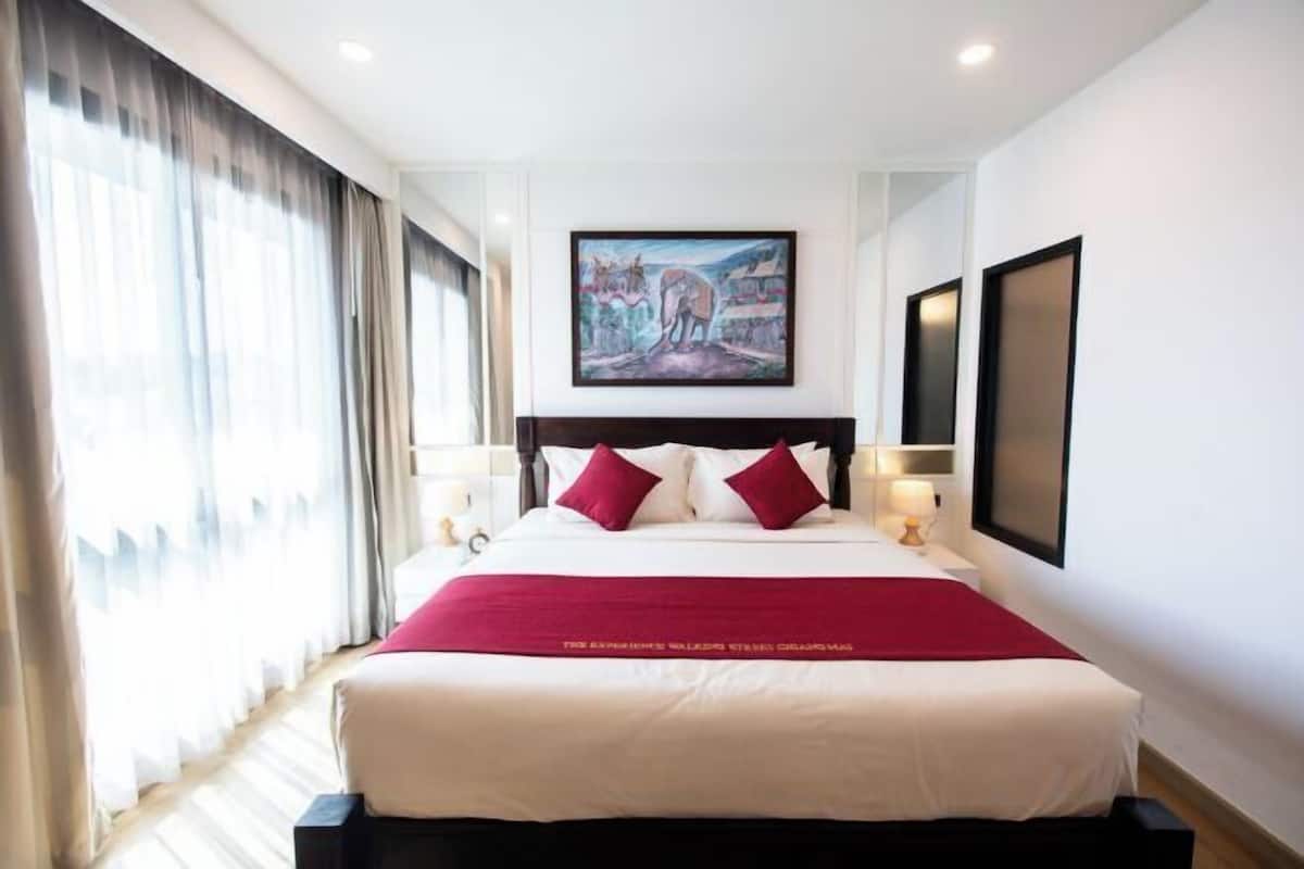 Minibar (some free items), in-room safe, desk, blackout drapes