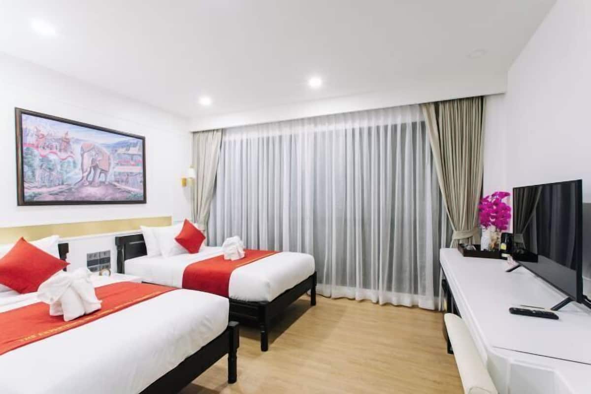 In-room safe, desk, blackout curtains, soundproofing