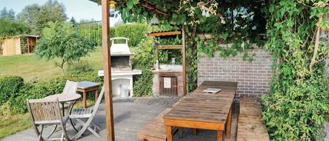 تناول الطعام بالخارج