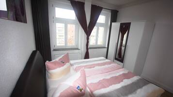 2 Schlafzimmer, Schreibtisch, Reisekinderbett, WLAN