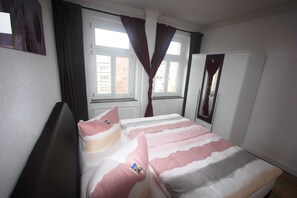 2 Schlafzimmer, Schreibtisch, Reisekinderbett, WLAN