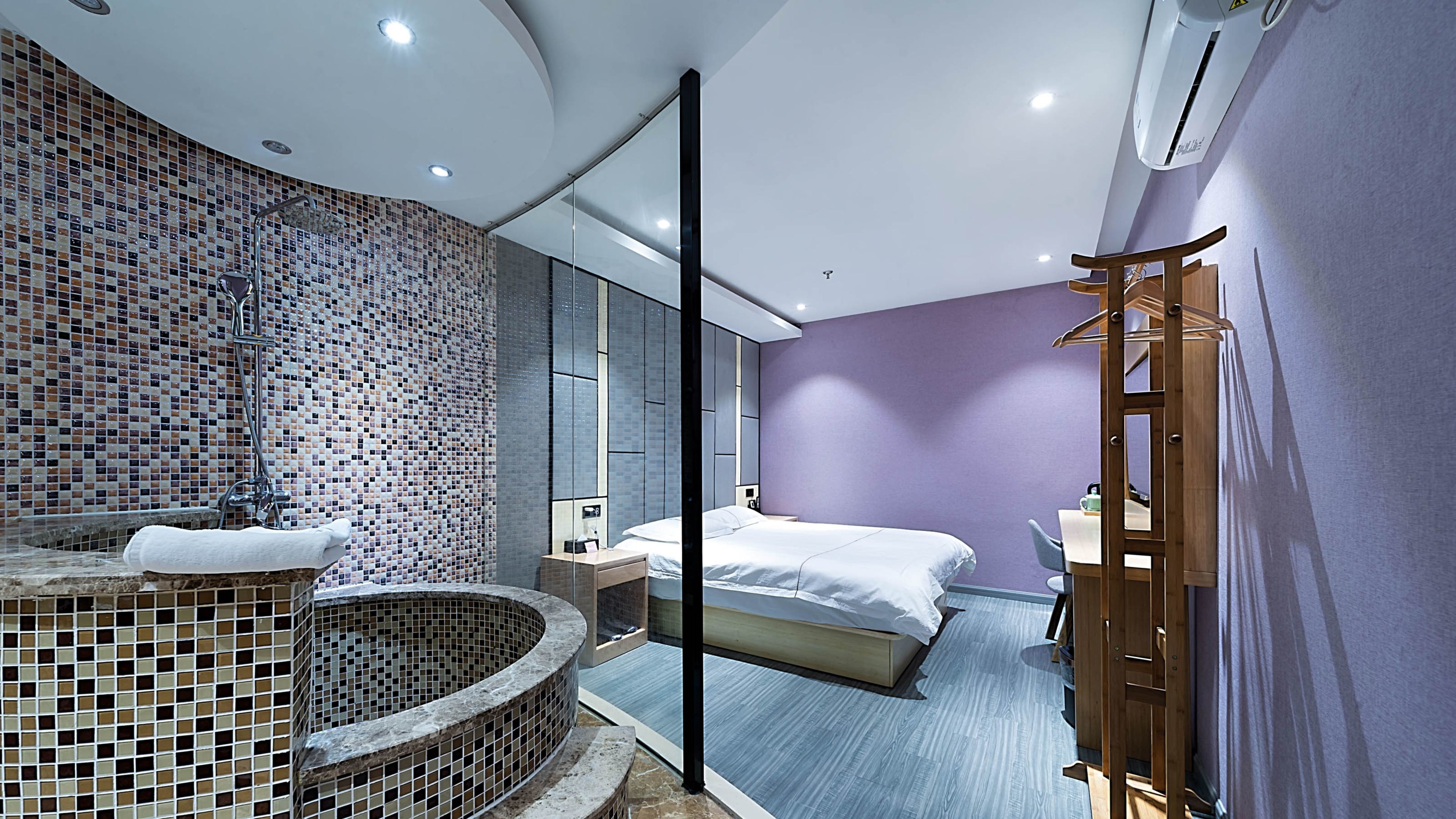 Blackout curtains, free WiFi