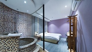 Blackout curtains, free WiFi