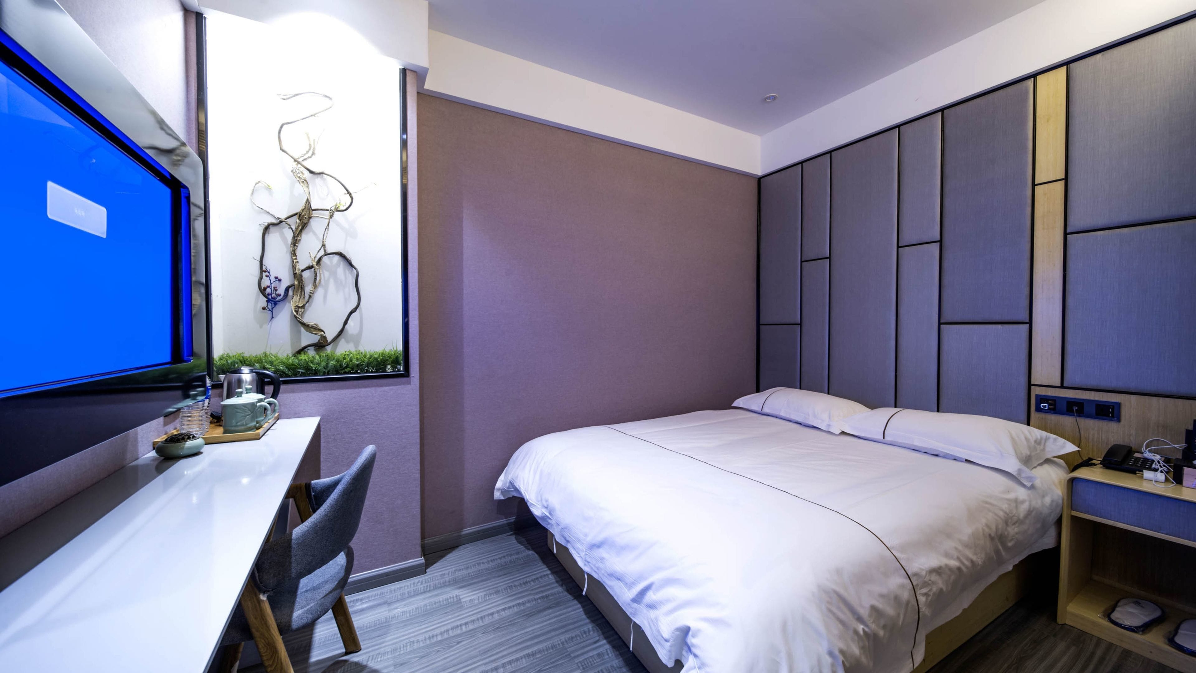 Blackout curtains, free WiFi