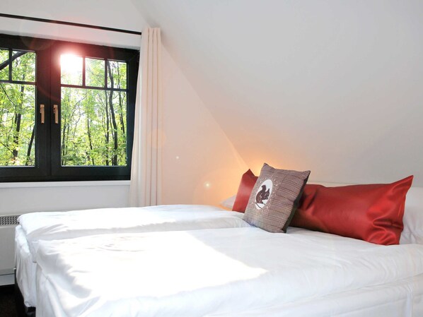 2 Schlafzimmer, Reisekinderbett, Bettwäsche