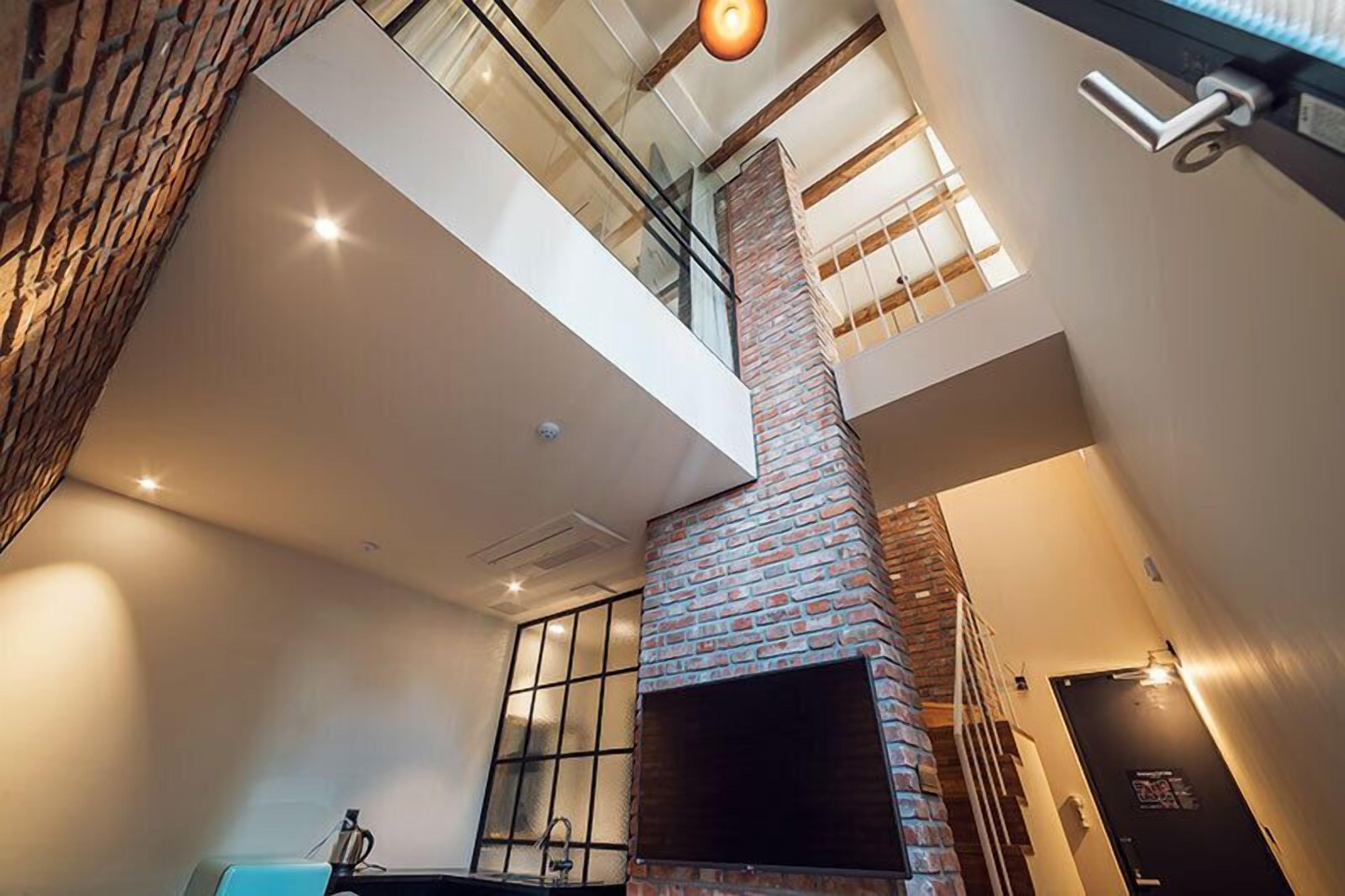 Suite - Party Room | Premium bedding, down comforters, individually decorated