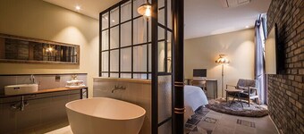 โรงแรมมาร์ช