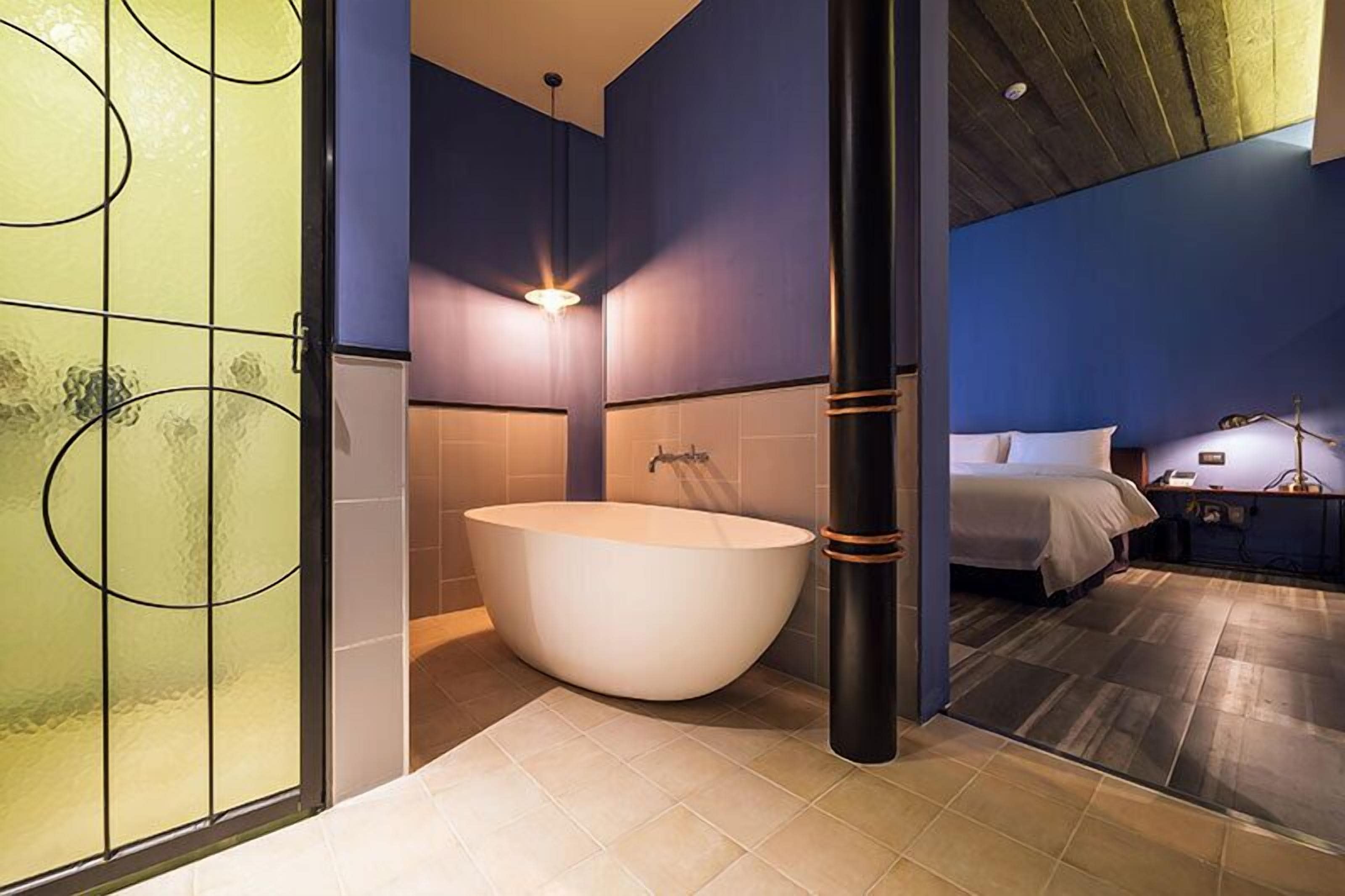 deep-soaking bathtub