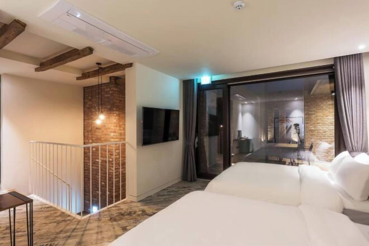 1 bedroom, premium bedding, down duvets, individually decorated