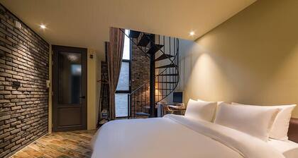 Hotel March