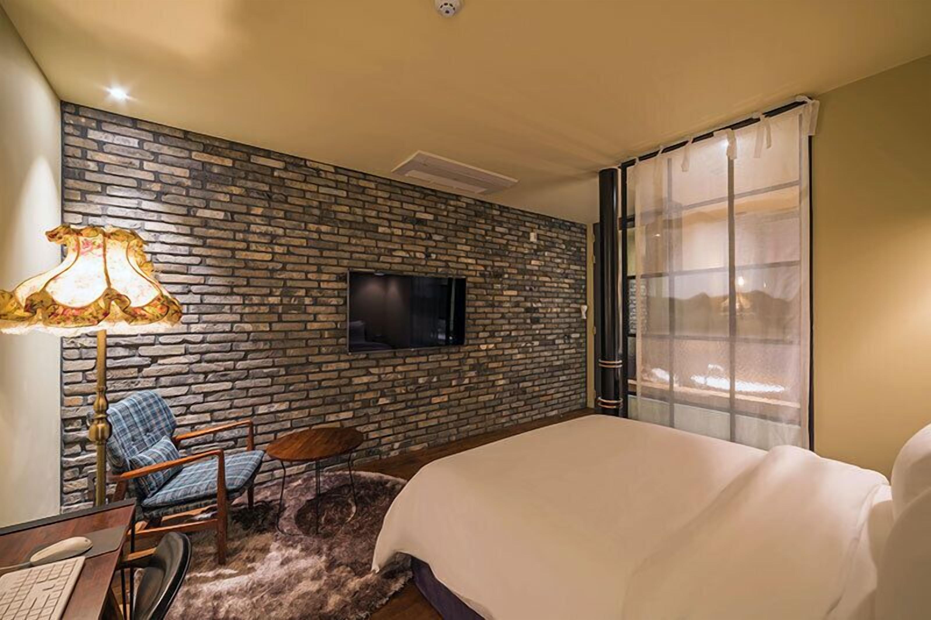 1 bedroom, premium bedding, down duvets, individually decorated