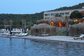 En la playa, bar en la playa
