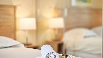 Iron/ironing board, internet, bed sheets