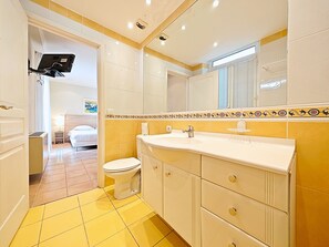 Bathtub, hair dryer, towels