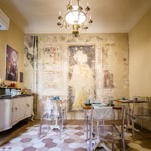 Daily buffet breakfast for a fee - San Pier Novello in Oltrarno (Florence)