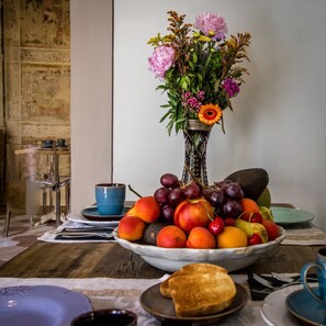 Petit déjeuner buffet (10 EUR par personne)