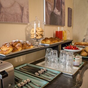 Colazione a buffet a pagamento, servita tutte le mattine 