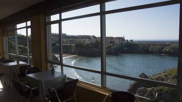 Breakfast, lunch and dinner served