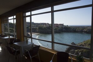 Breakfast, lunch and dinner served - Camping Entreplayas (Llanes)