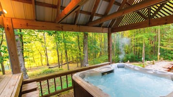 Tina de hidromasaje al aire libre