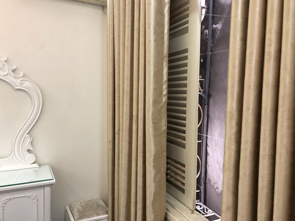 Free WiFi, bed sheets - Hoang Yen Guest House (Hanoi)