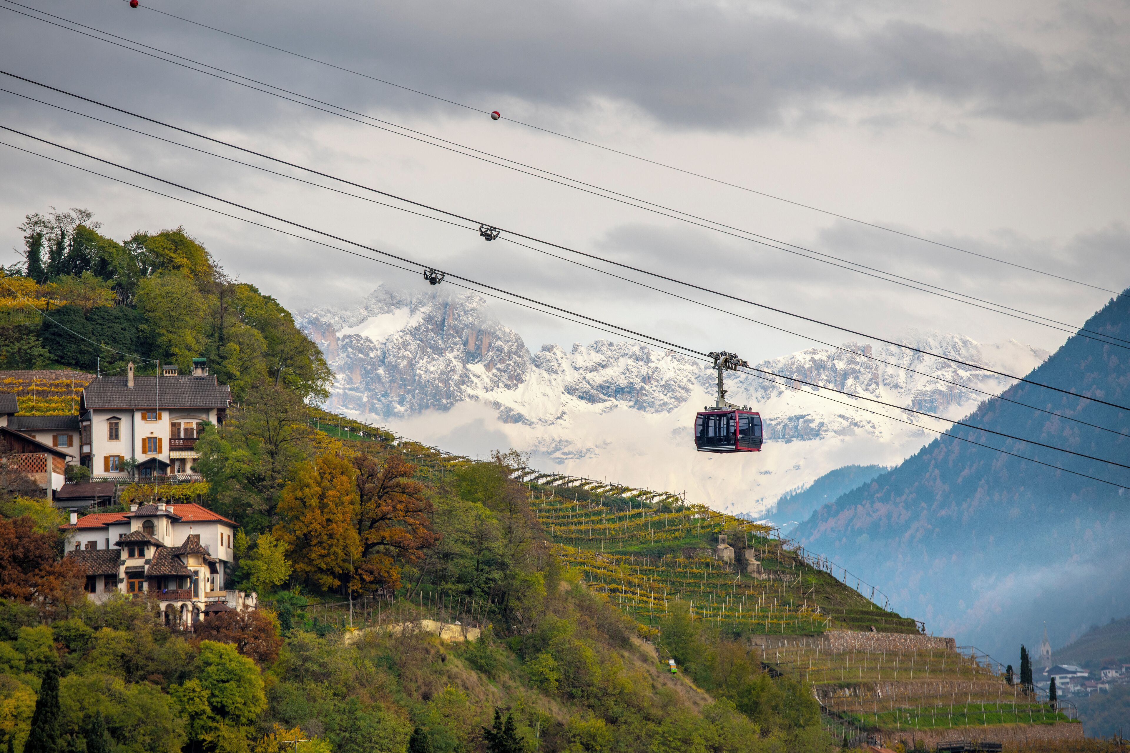 panoramic suite | living area | 49-inch led tv with satellite channels, tv, netflix