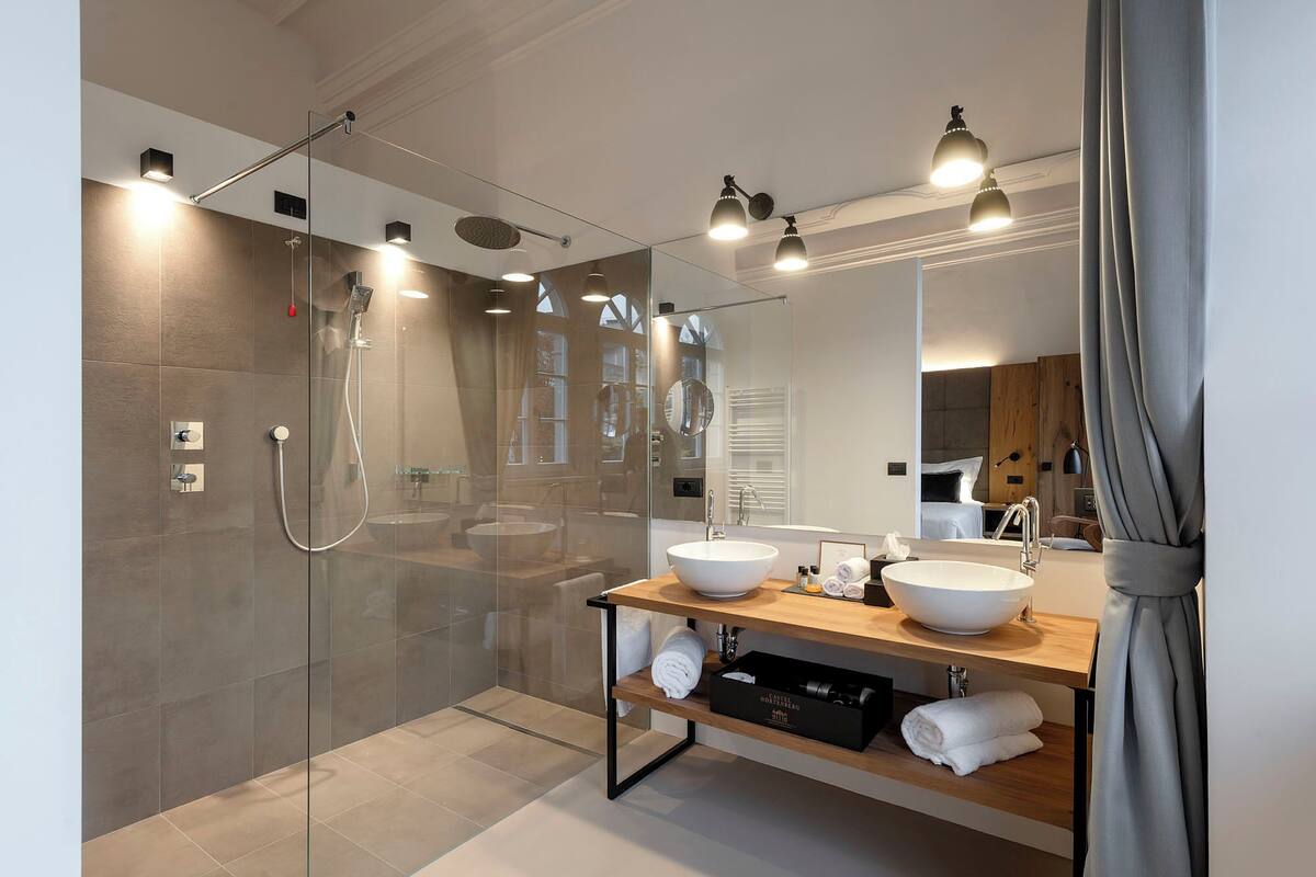 comfort double room | bathroom | shower, bathrobes, slippers, bidet