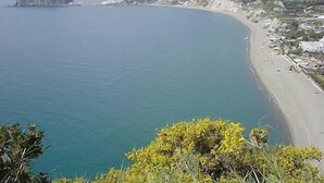 A coastal view with a beach, a small island, and mountainous terrain. - Large apartment sleeping 9 can accommodate 2 families (Barano d'Ischia)