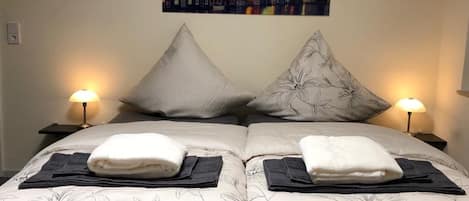 Chambre Double Confort, salle de bains privée, vue jardin